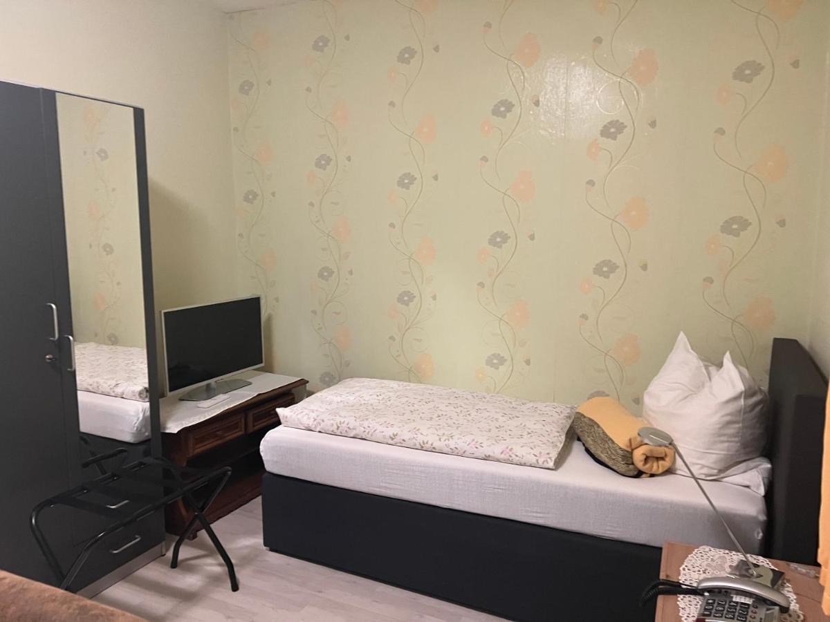 Hotel Pension Wiesenau Salzhausen Екстериор снимка