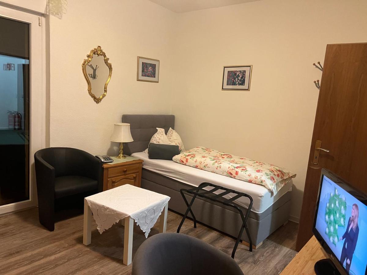 Hotel Pension Wiesenau Salzhausen Екстериор снимка