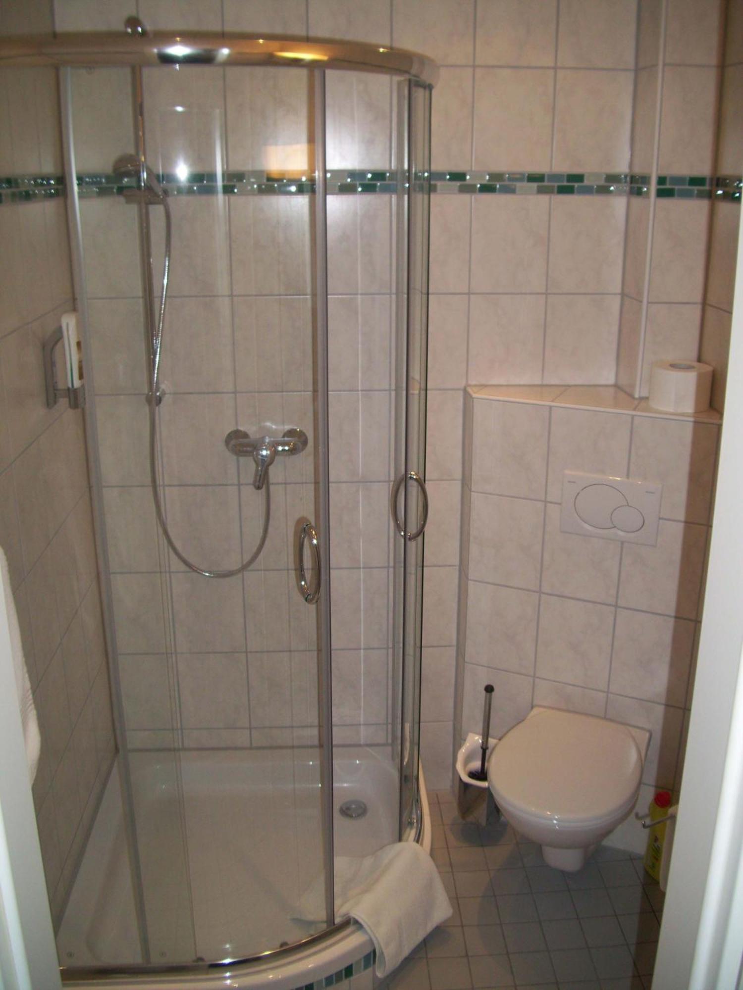 Hotel Pension Wiesenau Salzhausen Екстериор снимка