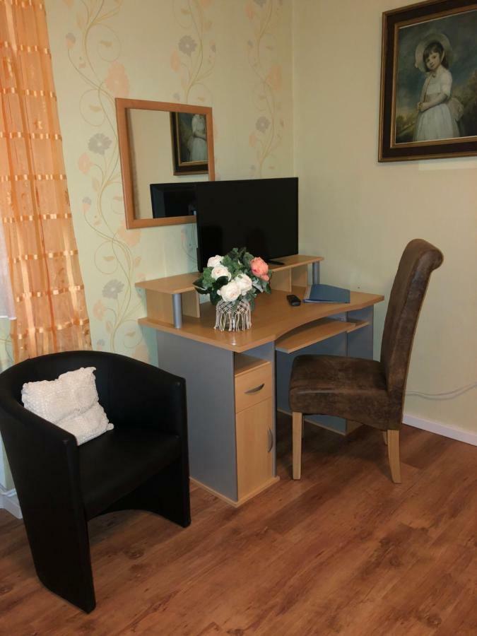 Hotel Pension Wiesenau Salzhausen Екстериор снимка